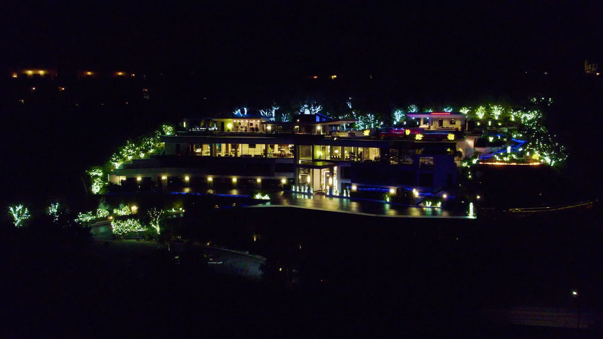 Commercial landscape lighting exterior