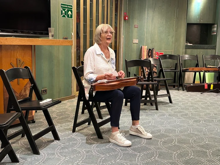 A song and a dulcimer · Boston–Quebec City 2025