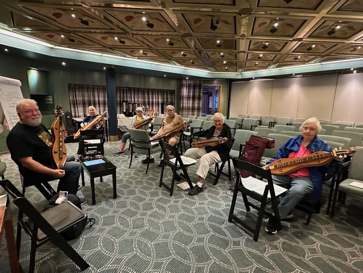 Dulcimers at the ready · Boston–Quebec City 2025