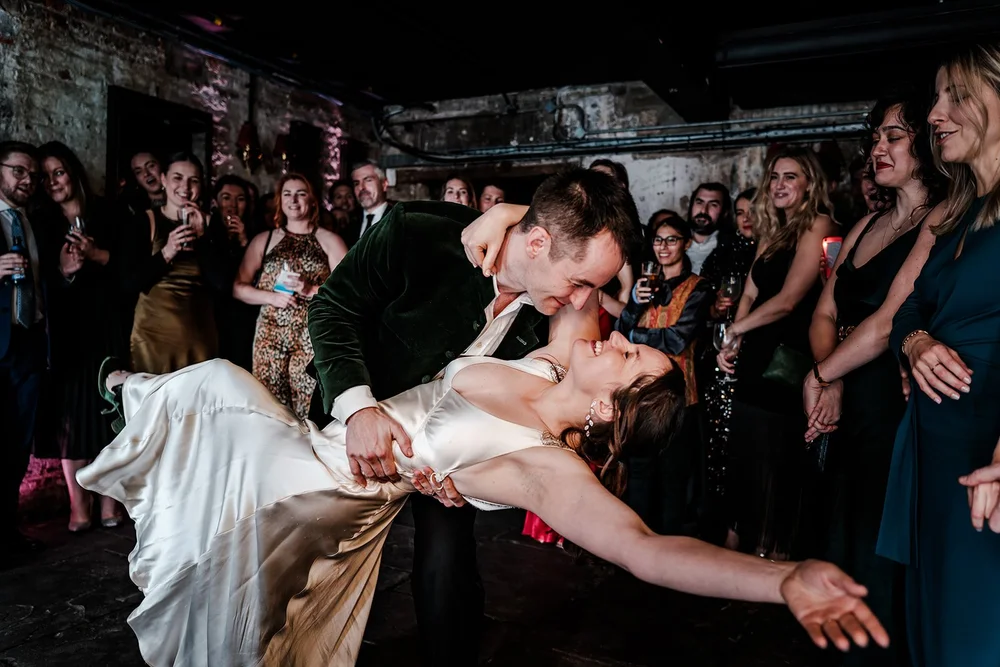 Couple kissing on the front steps of Brunswick House, Vauxhall, documentary photography by Oliver Holder