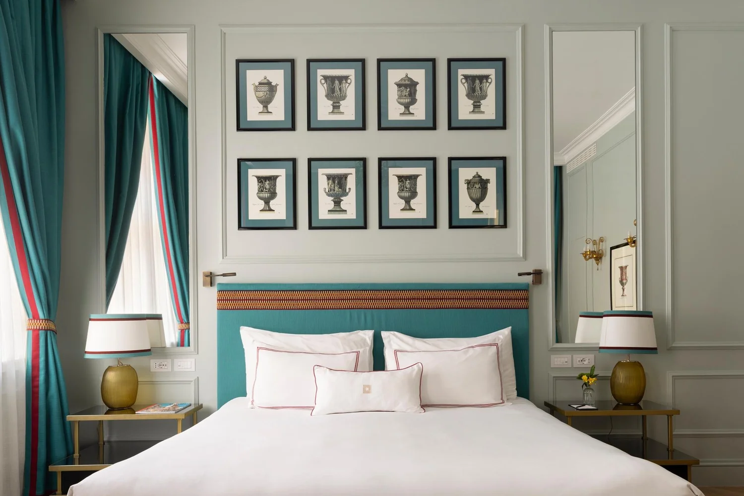 Prestige Suite at Palazzo Ripetta with teal velvet details