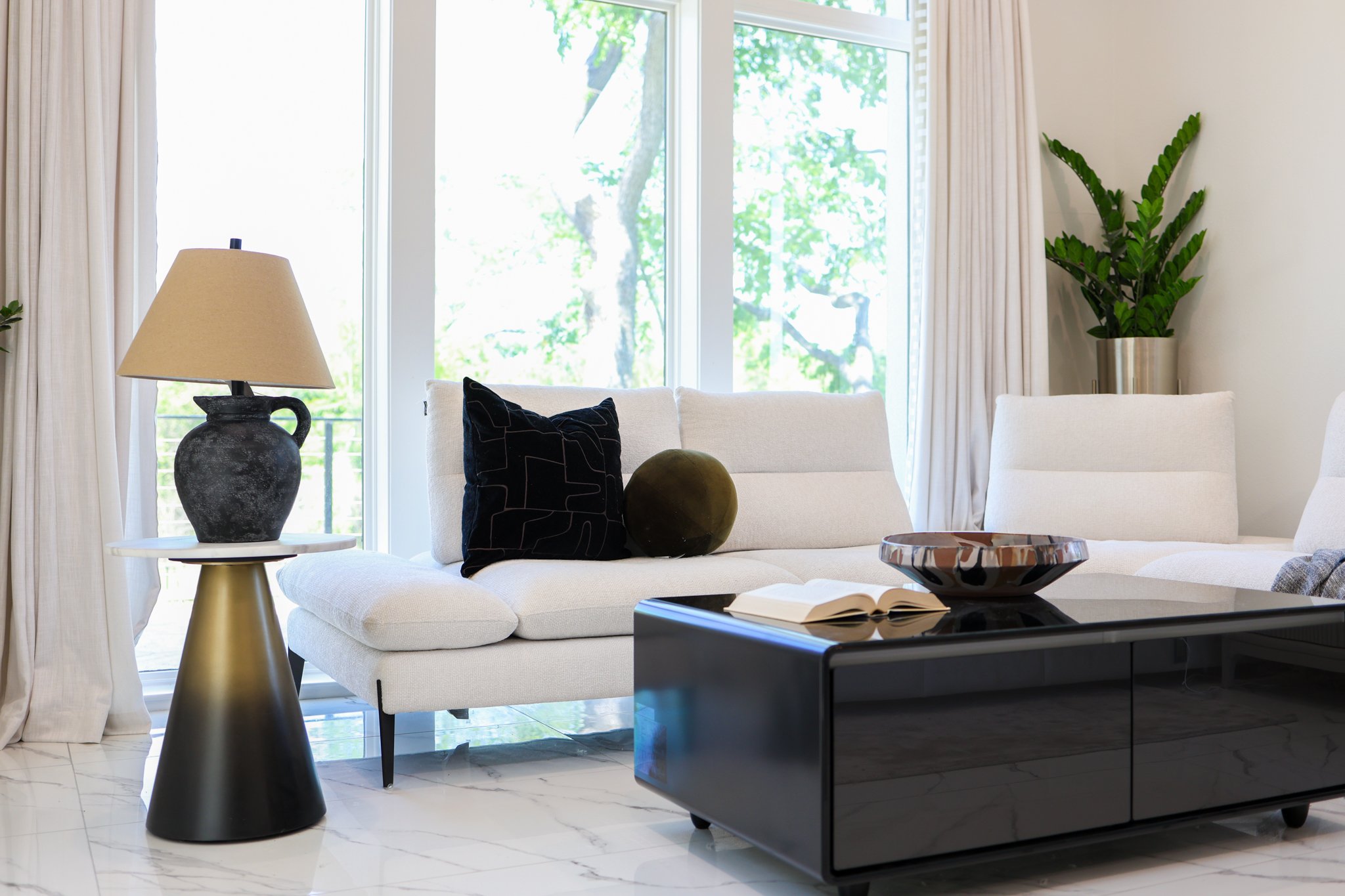 Luxury bedroom design by Emma's Interior in Woodlands, TX