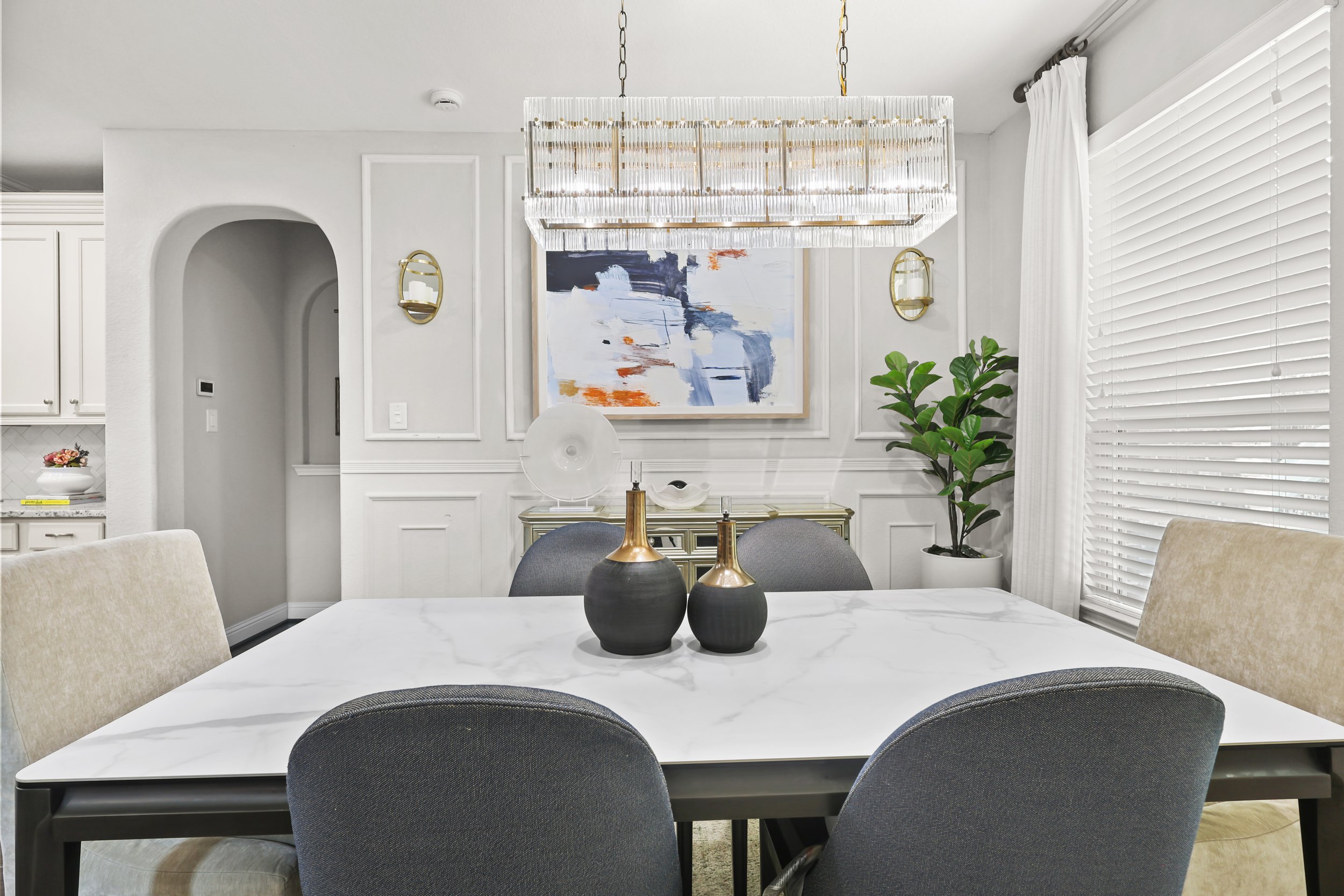 Timeless luxury dining room design by Emma's Interior in Woodlands, TX