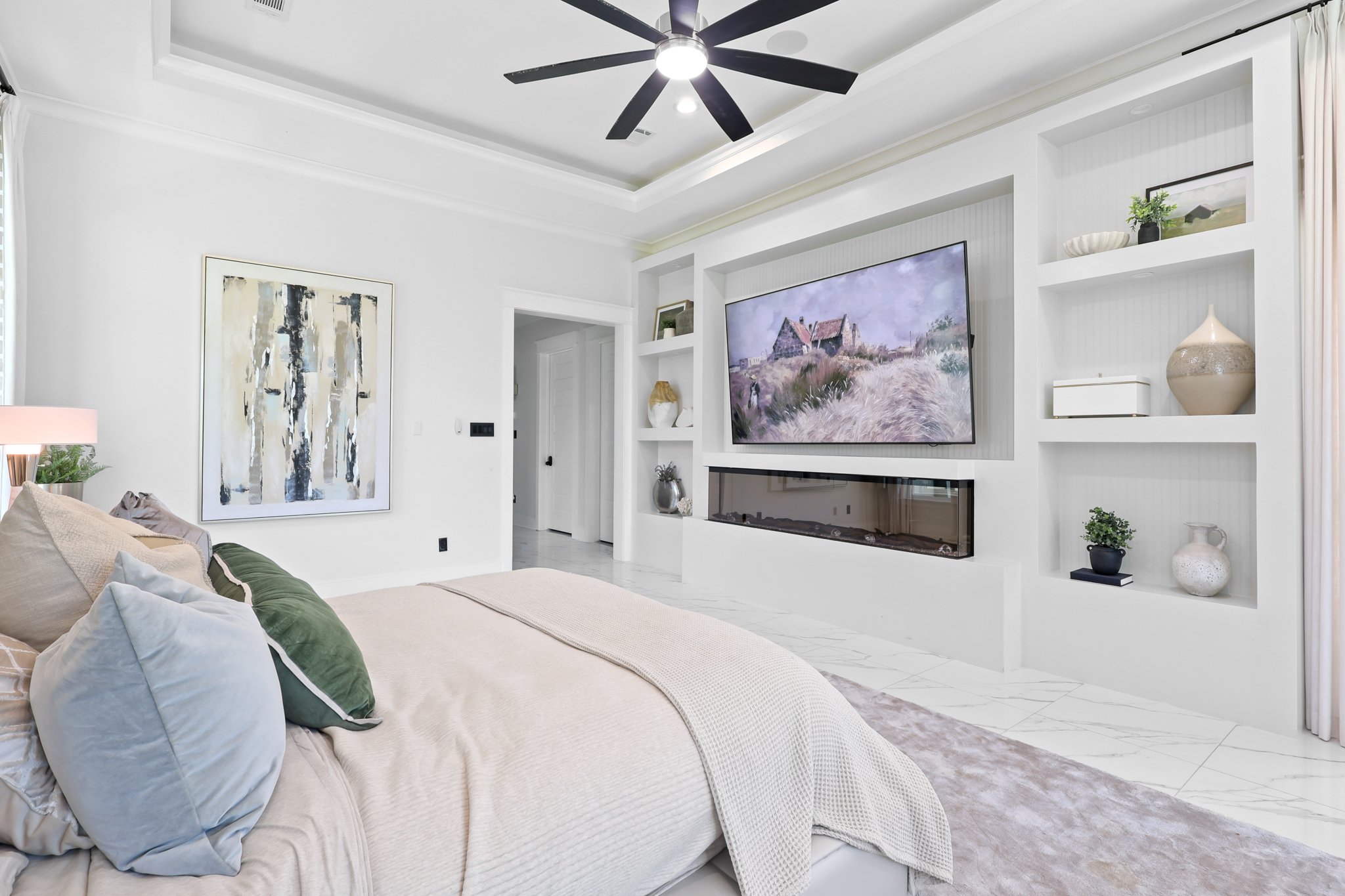 Modern luxury bedroom design by Emma's Interior in Woodlands, TX