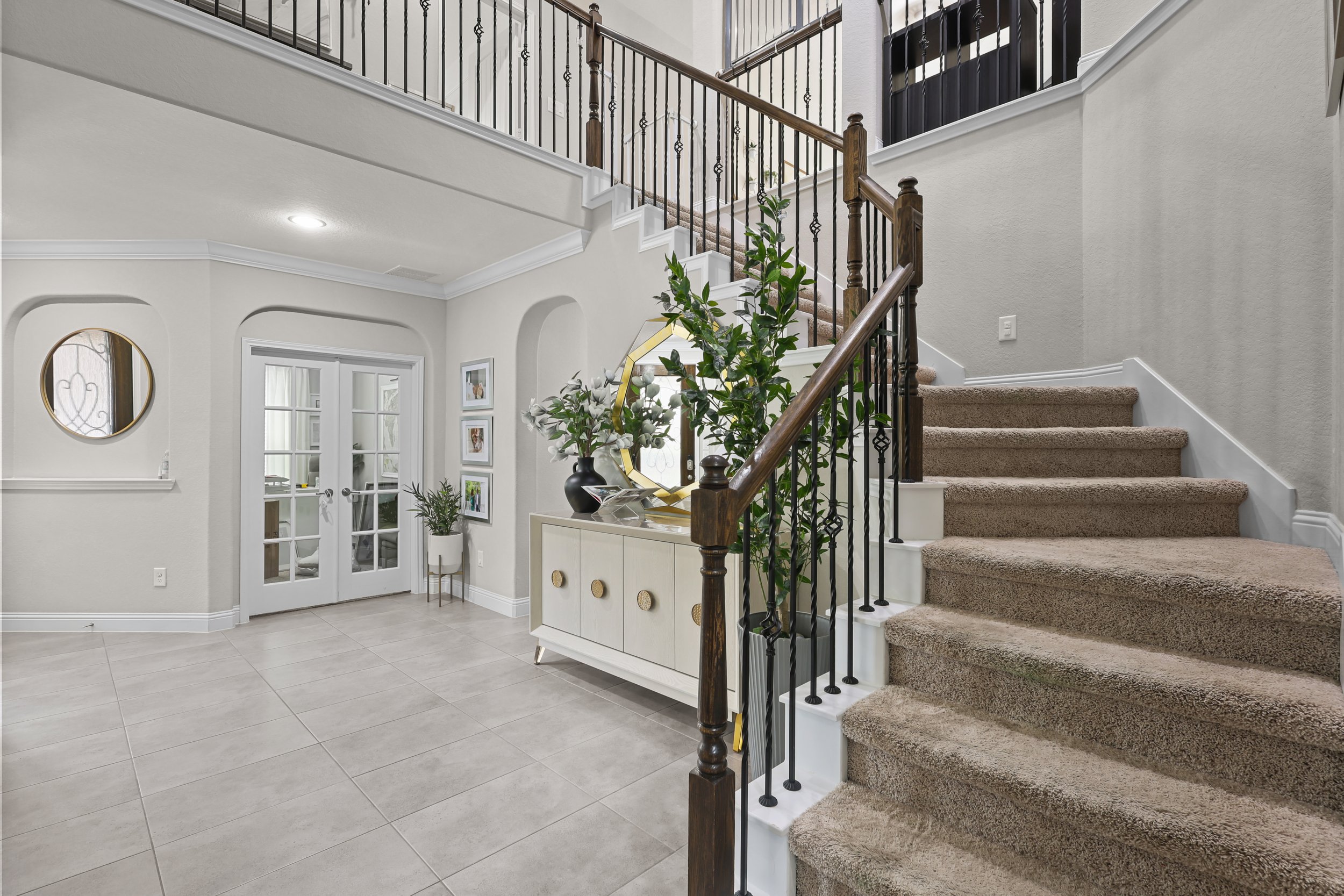 Elegant home design by Emma's Interior in Woodlands, TX