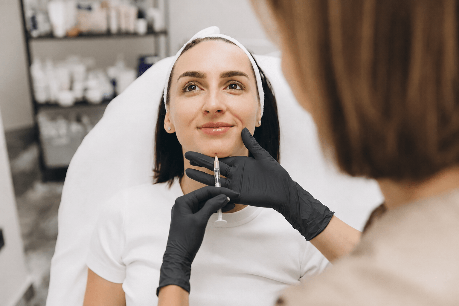 Praktisches Hyaluron-Filler-Training an einem echten Modell