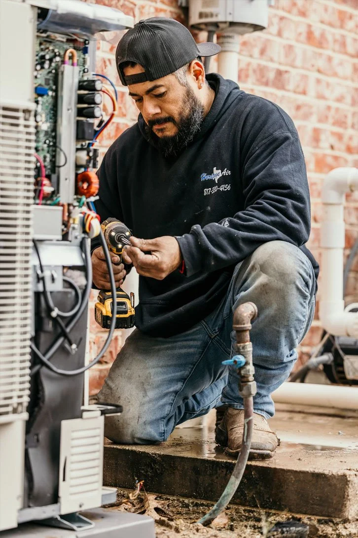 Air condition system working outside of the house at heritageairtx