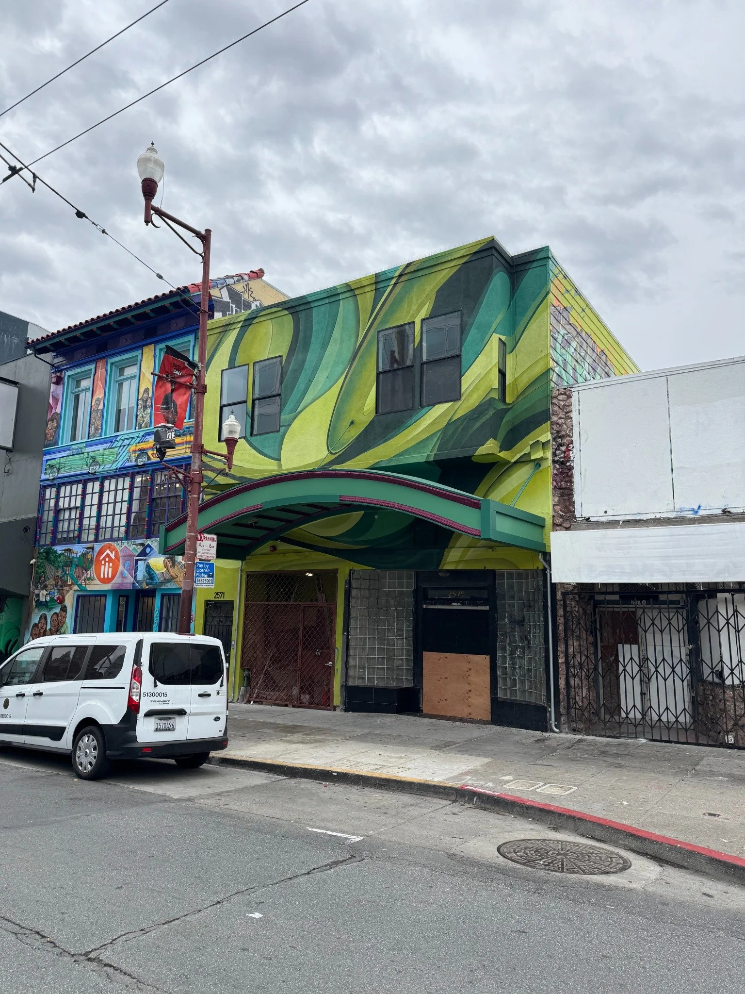 2571 Mission St #3B building exterior