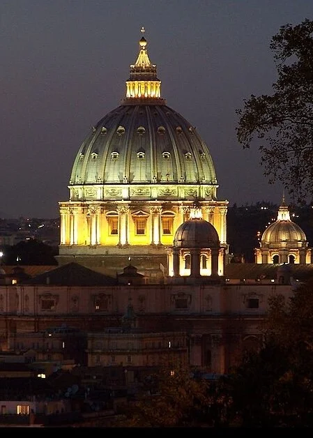 St Peter’s Basilica, Rome, viewed from the Janiculum Hill (2007). Photograph © Stivi / Wikimedia Commons, CC BY-SA 4.0. Cropped for display