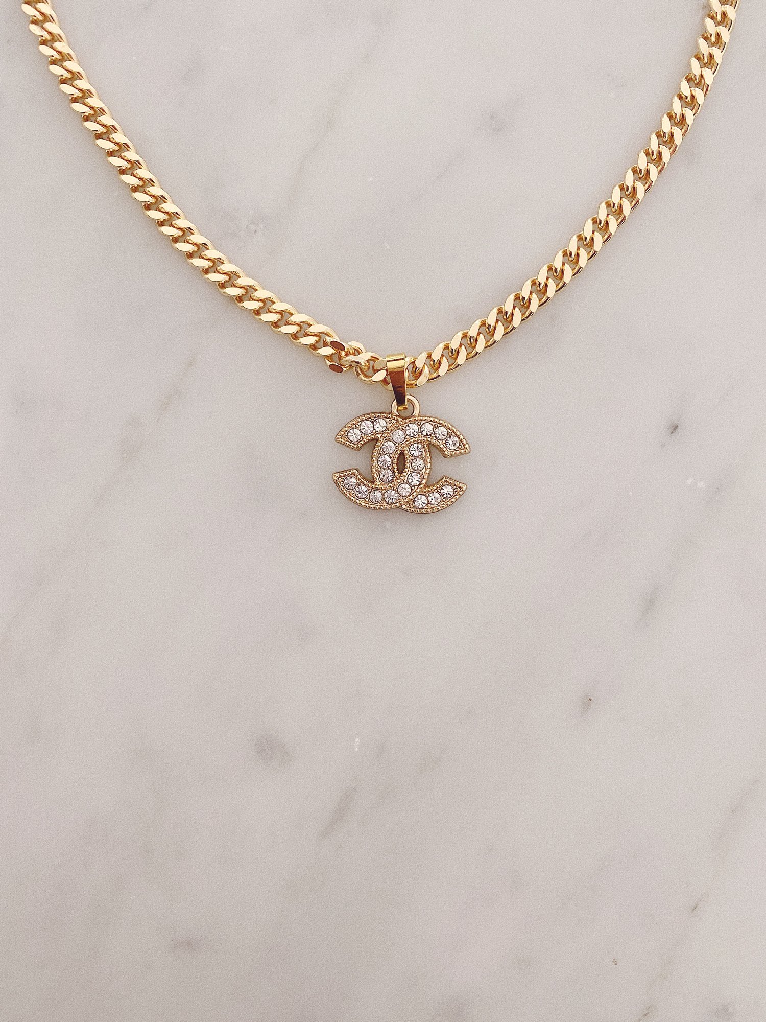 Rhinestone Medallion 18K Gold Chain Necklace —