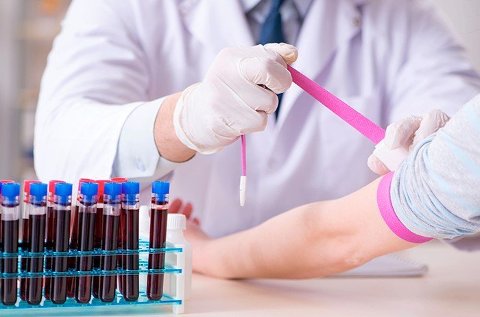 a-doctor-puts-a-tourniquet-onto-a-patient