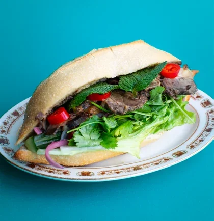 Chair et tendre bœuf, servi au Bánh Mì