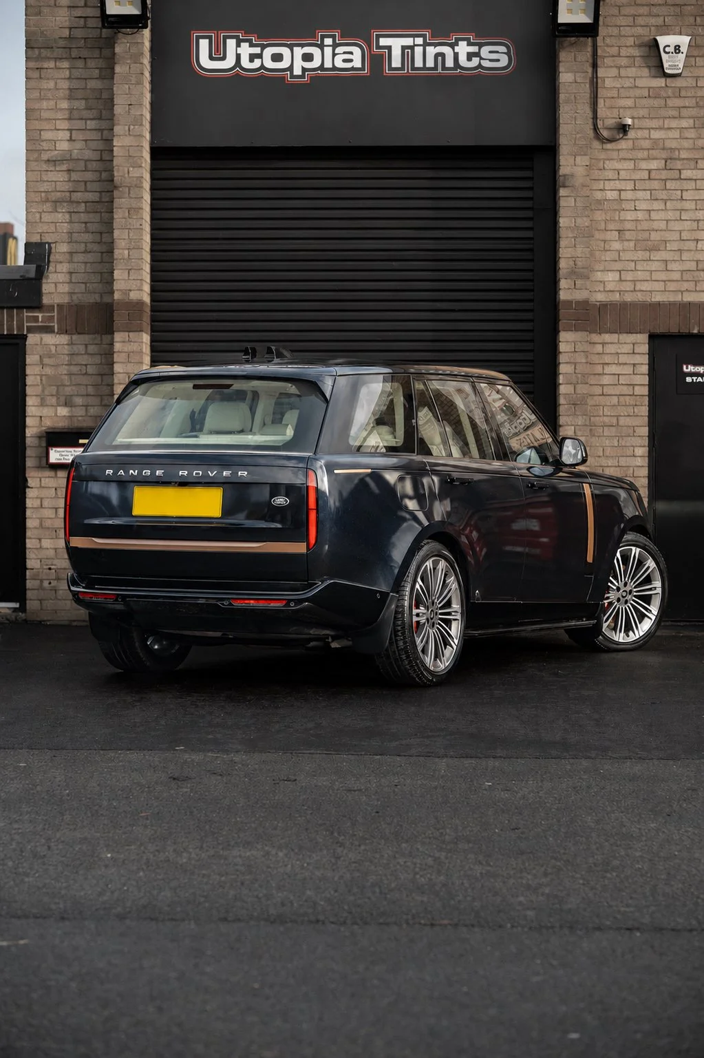 Range Rover before window tinting, clear glass