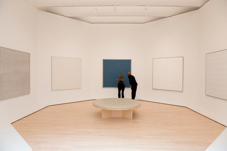 Agnes Martin, Happy Holiday, 1999. © estate of Agnes Martin.