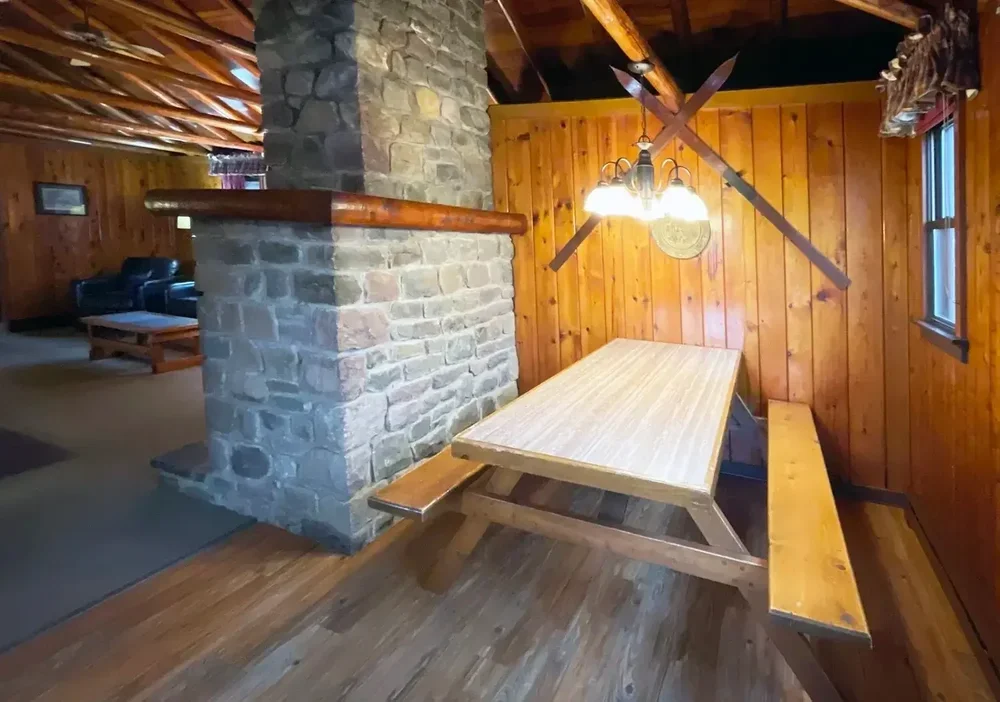 Lakeview Cabin 25 dining area