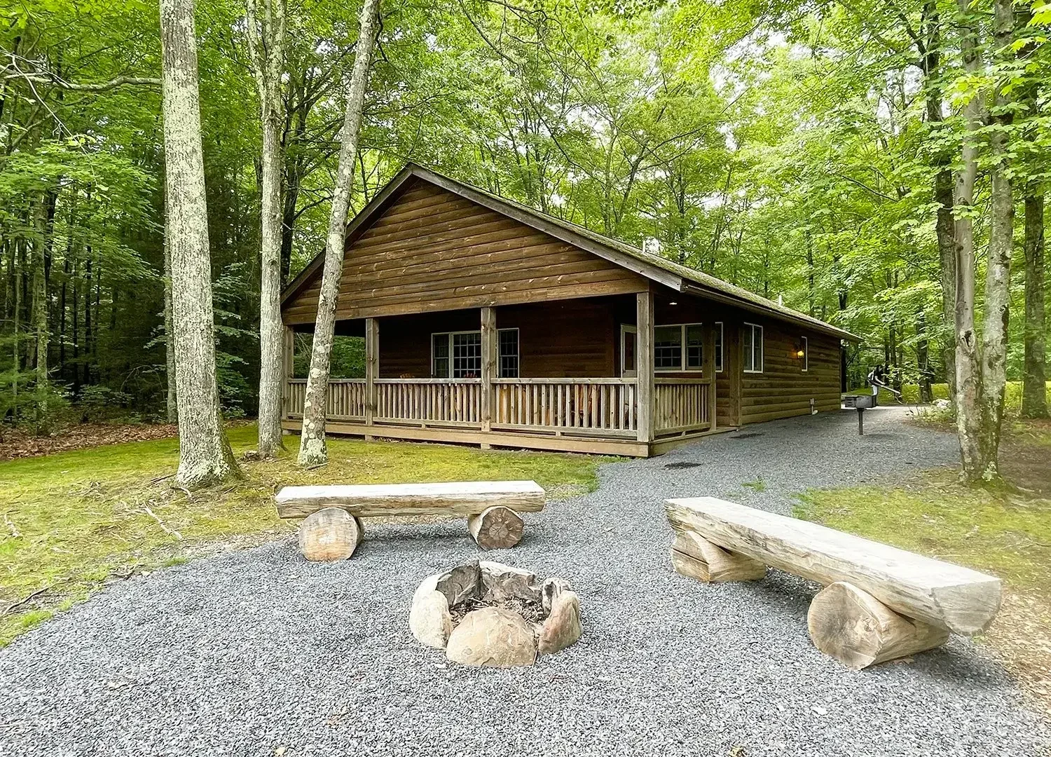 Hemlock Cabin 54 exterior and outdoor fire pit at Mountain Springs Lake Resort