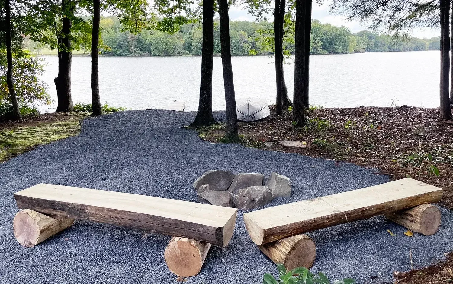 Hemlock Cabin 64 lakeside fire pit and bench view at Mountain Springs Lake Resort