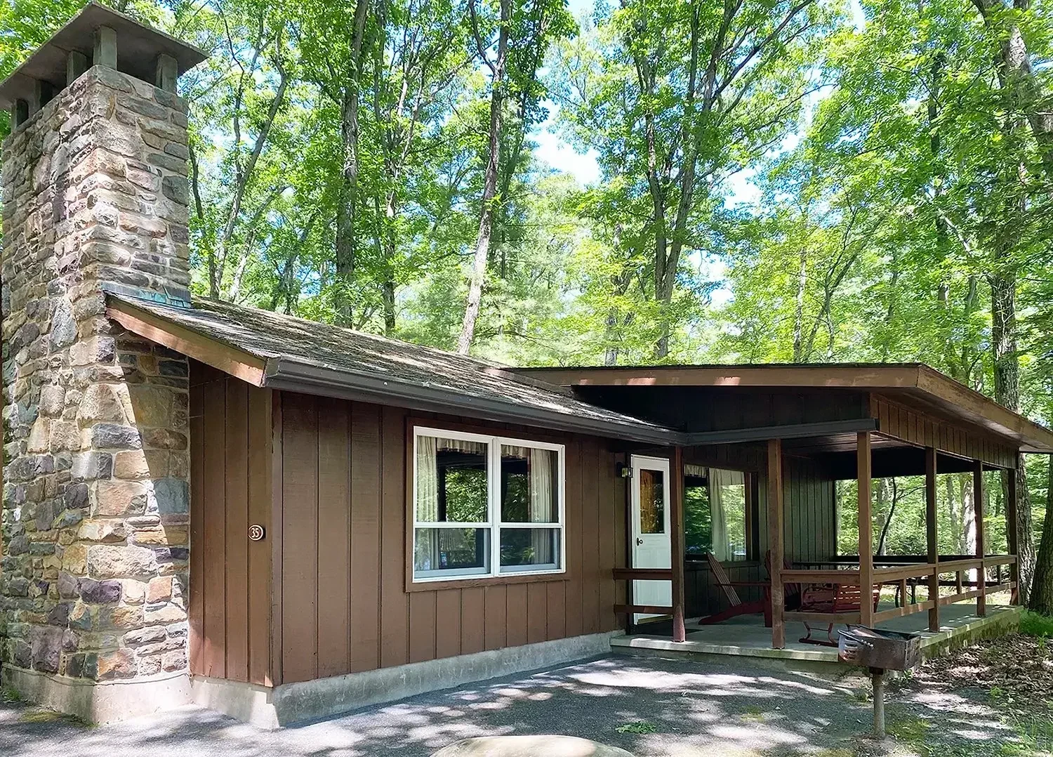 Lakeview Cabin 35 lakefront exterior