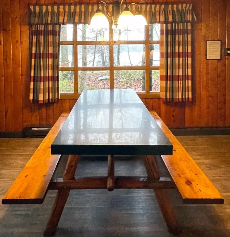 Lakeview Cabin 16 dining area