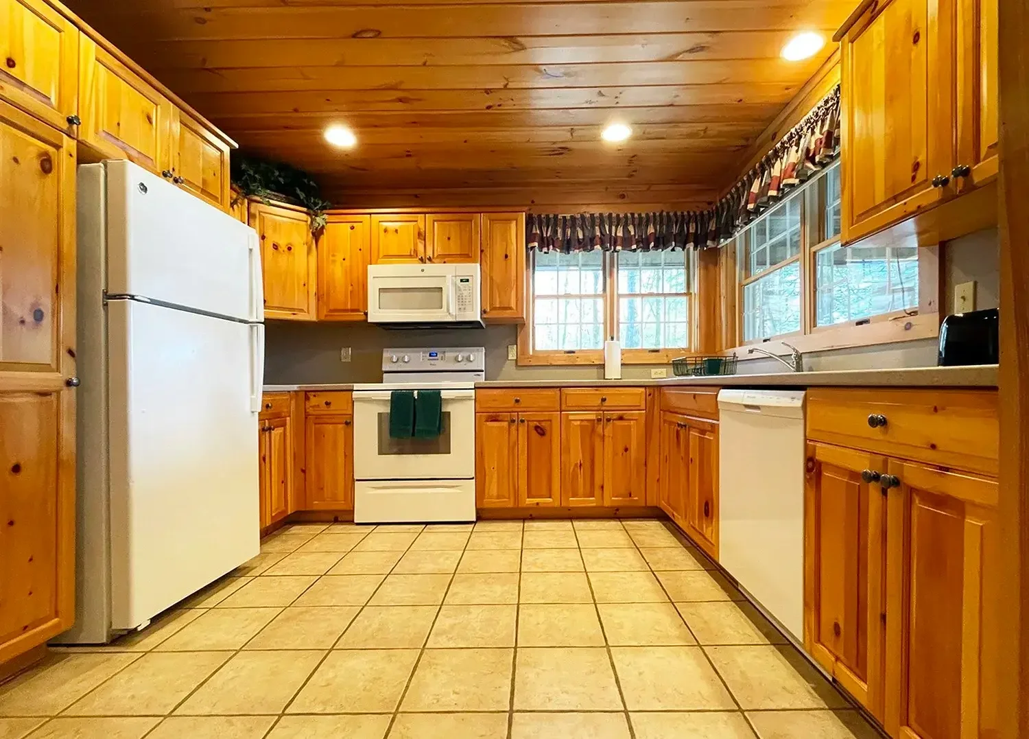 Hemlock Cabin 63 full kitchen with wood cabinets at Mountain Springs Lake Resort