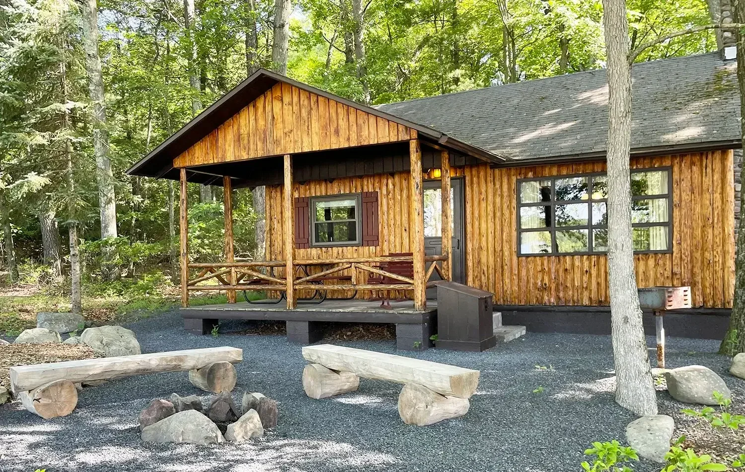 Lakeview Cabin 16 lakefront exterior at Mountain Springs Lake Resort
