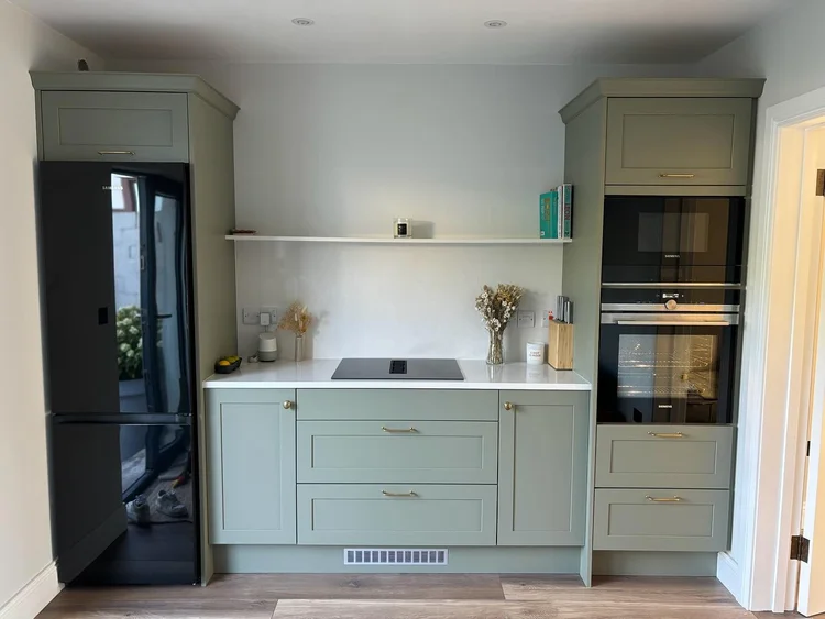 Dakota Narrow Rail customer kitchen in Cardamom