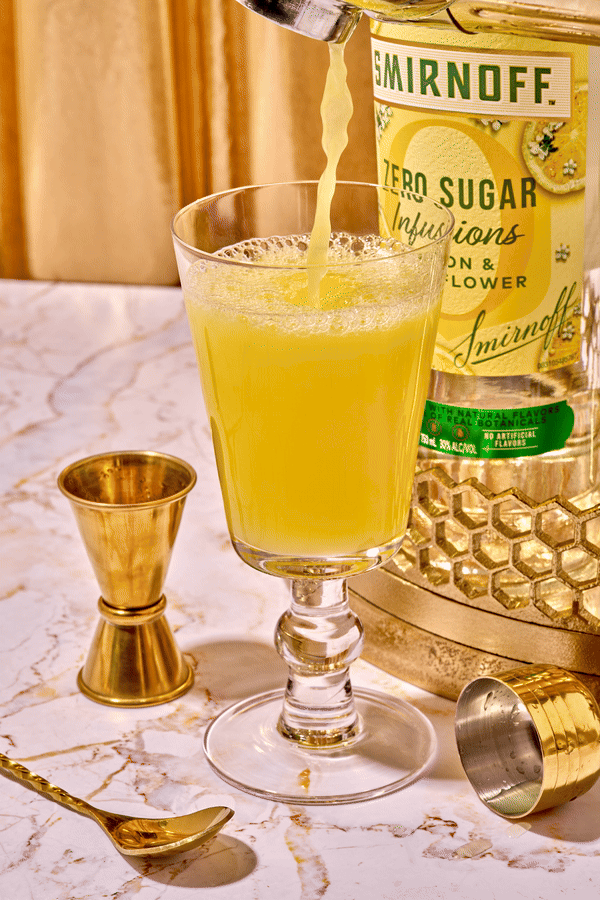 LEMON VODKA TIPPLE POUR