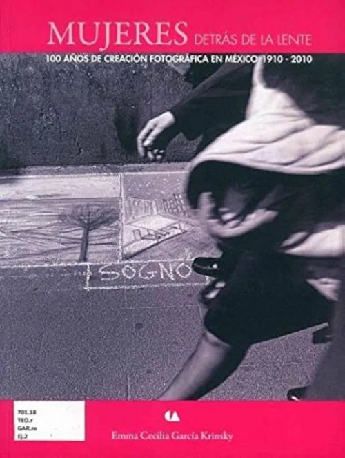 Cover of Mujeres detrás de la lente: 100 años de creación fotográfica en México, 1910–2010