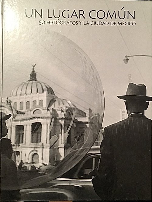 Cover of Un lugar común: 50 fotógrafos y la Ciudad de México