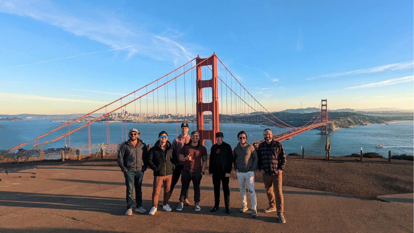 Group photo in San Francisco Bridge