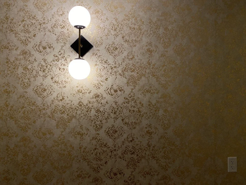 Gold patterned wallpaper