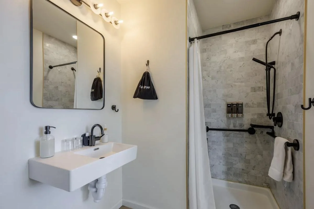 King, Accessible room
