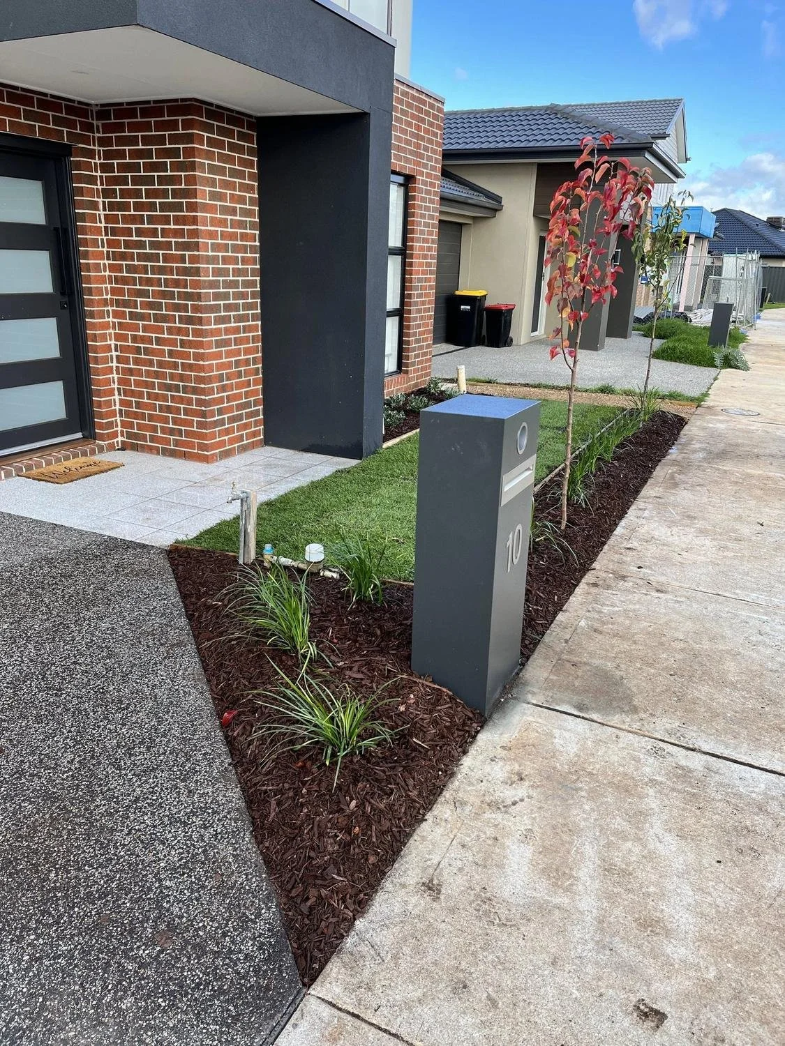Freshly mulched garden bed on an estate frontage