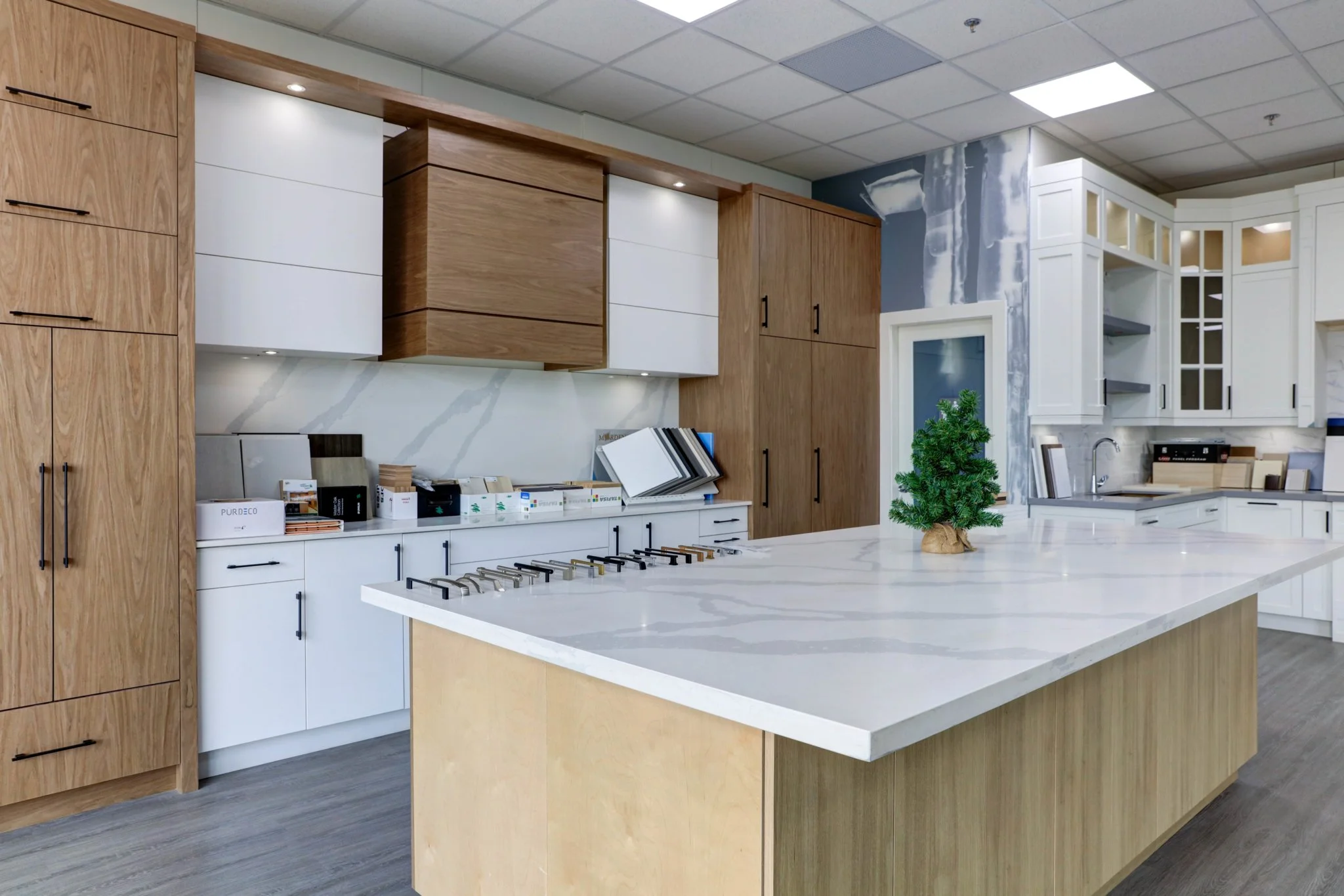 Custom kitchen cabinet lighting installation