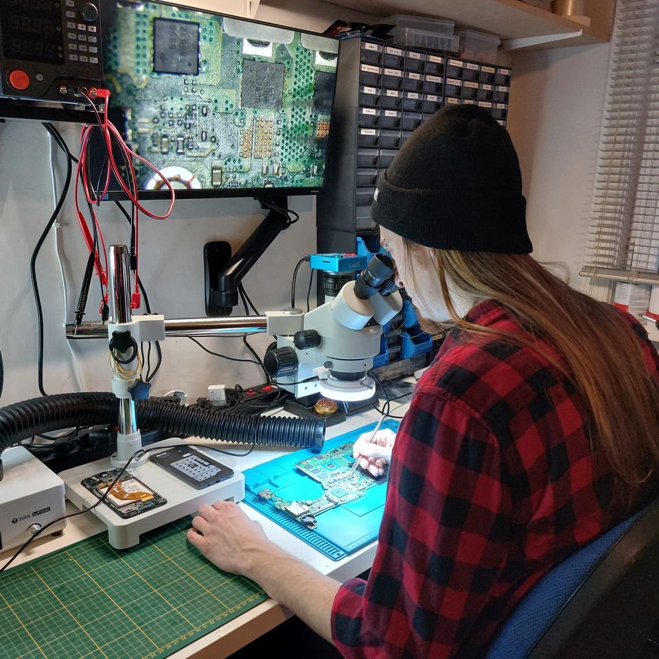 Reparaties herstellingen repair modding laptops PC spelconsoles elektronica Gent Ledeberg
