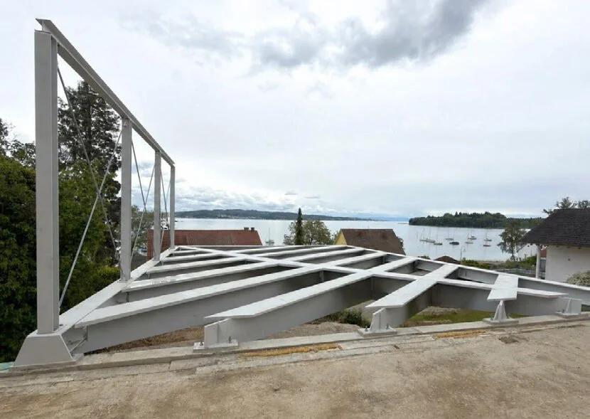 Stahlkonstruktion mit Blick auf die Insel Mainau