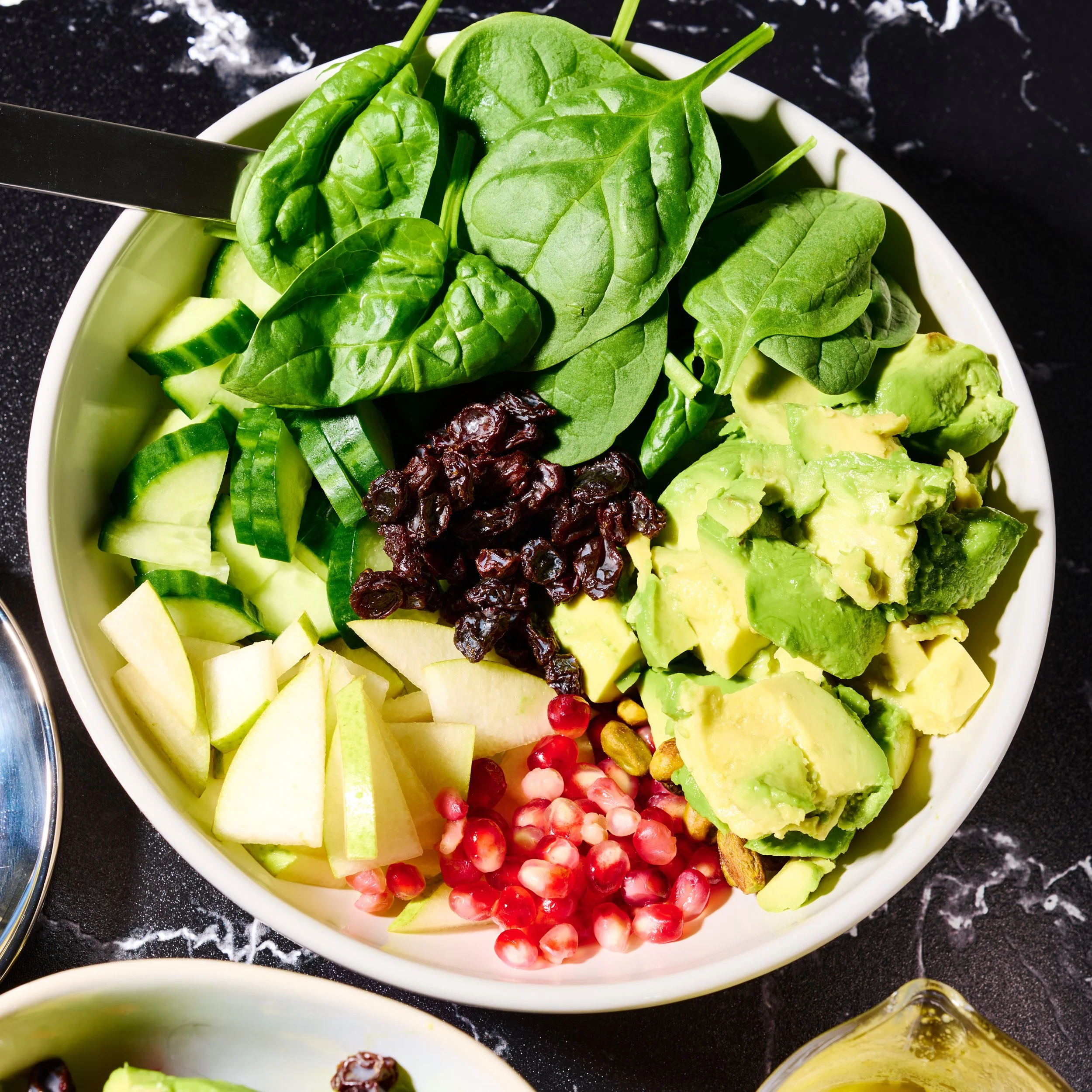Spinach, pear, avocado and pistachio salad
