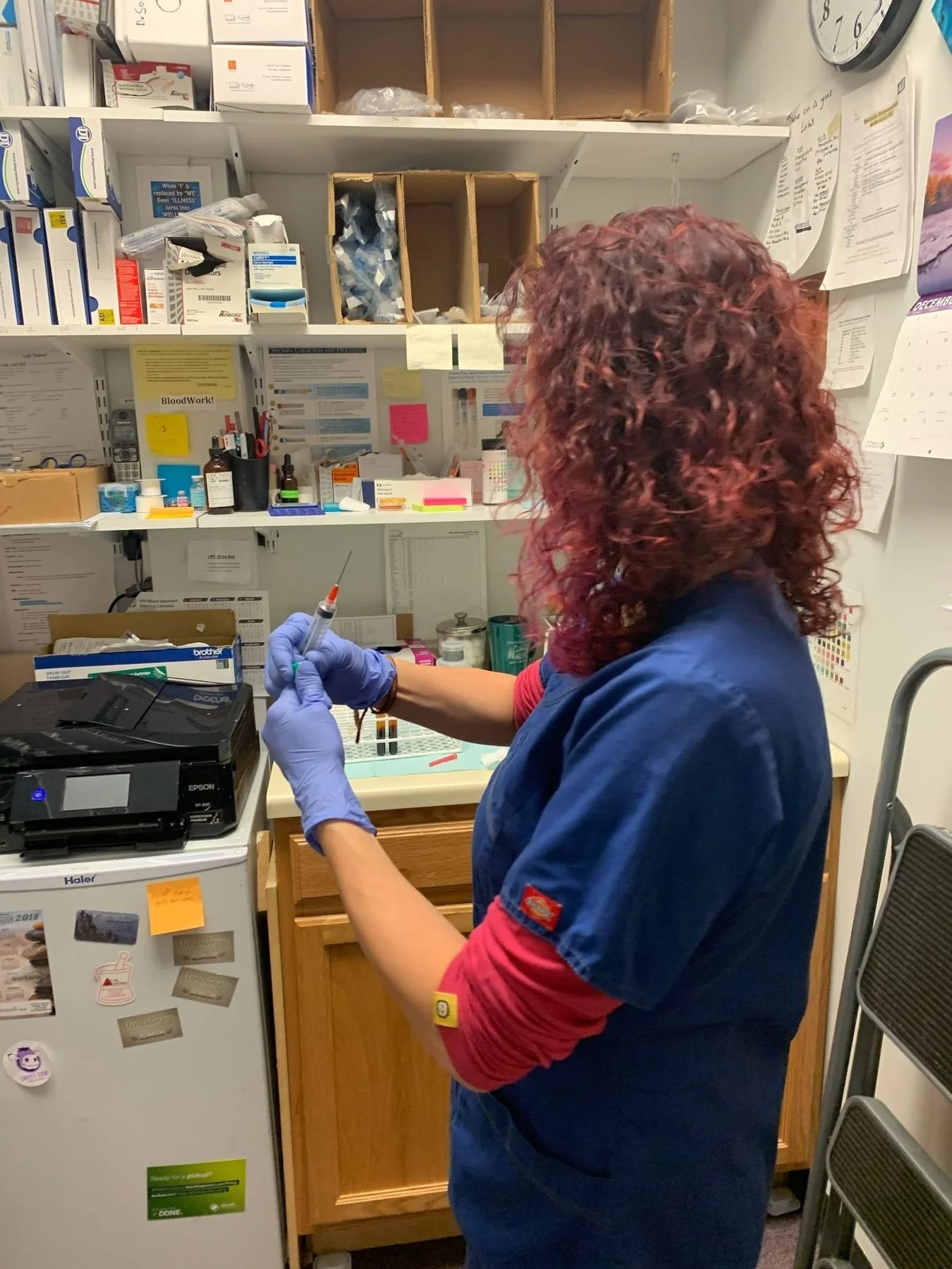 Preparing an IV at the Hygeia clinic