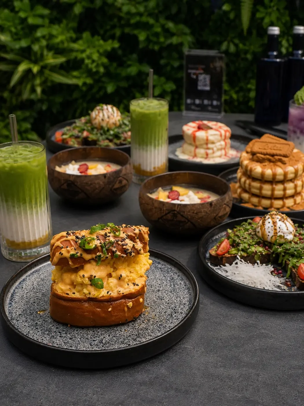 Egg Drop Sandwich und Matcha Latte beim Golden Brunch Dortmund
