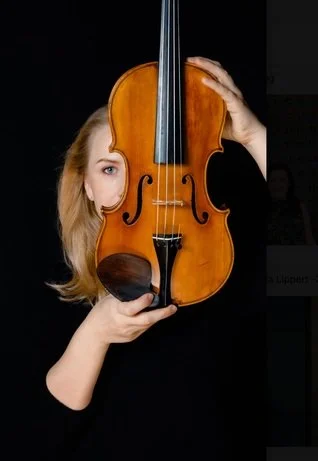 Violinist holding her violin, brand photography by Tanja Pleis