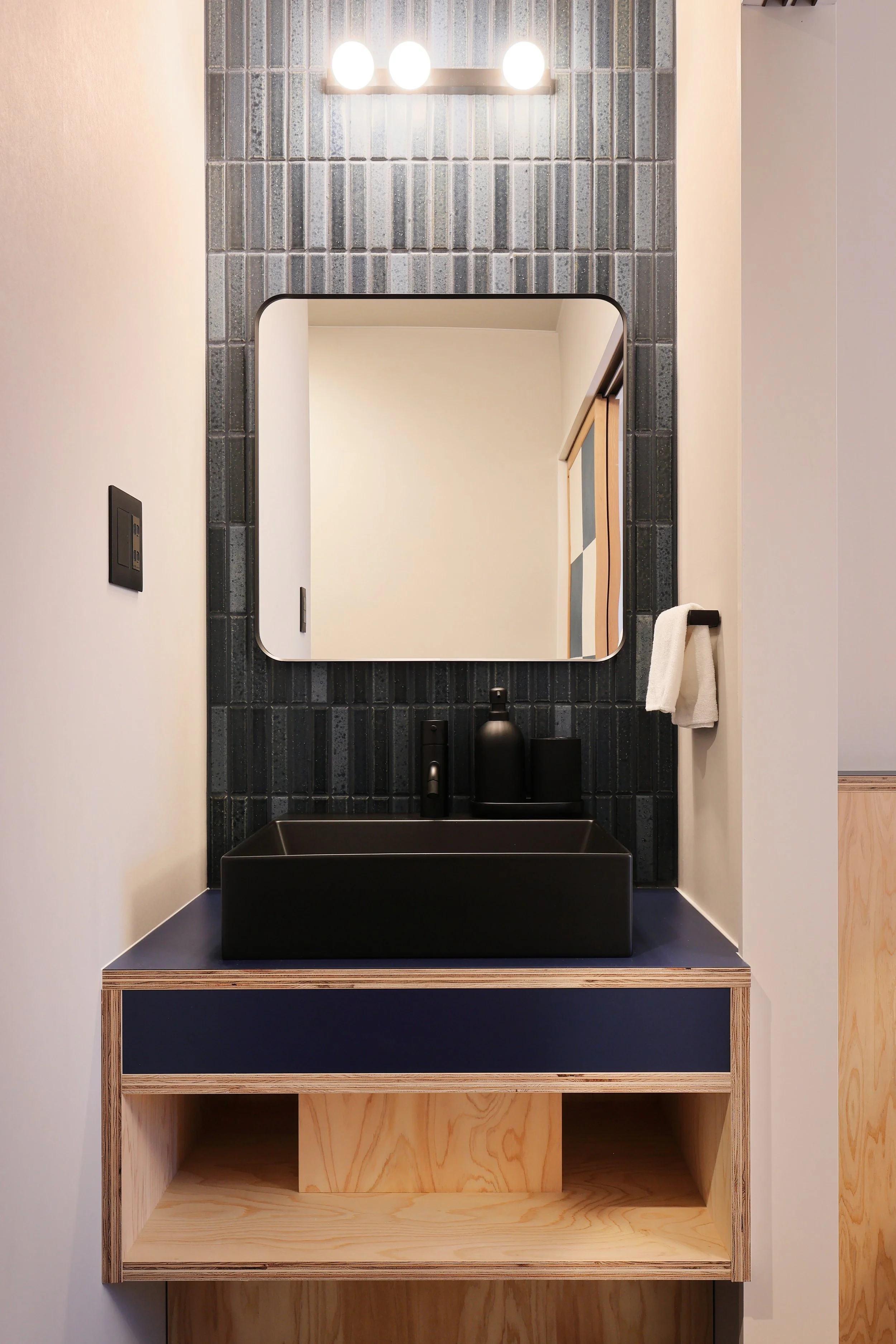 エヴォ・ホテル — 化粧鏡