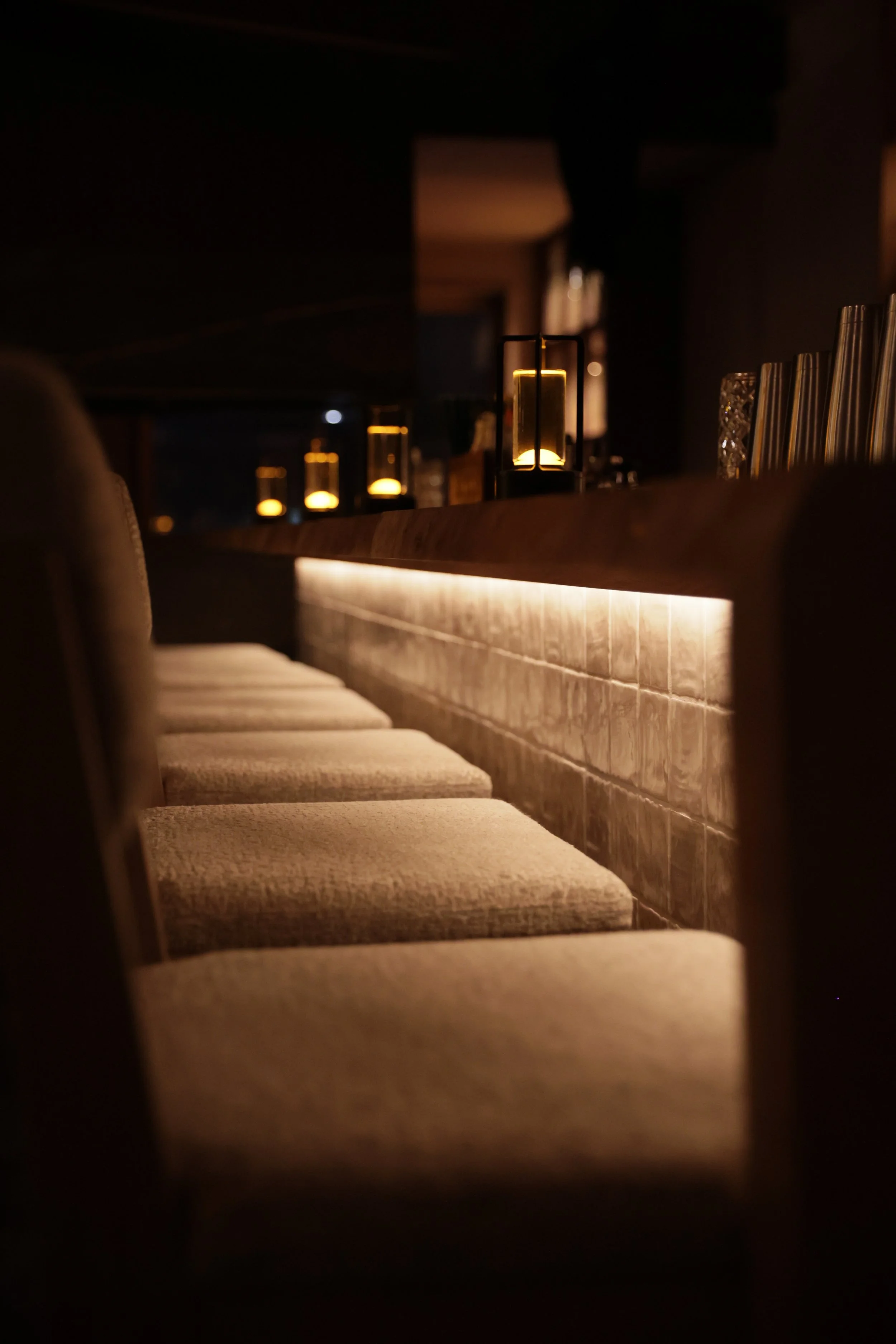 Bar 898 — evening atmosphere