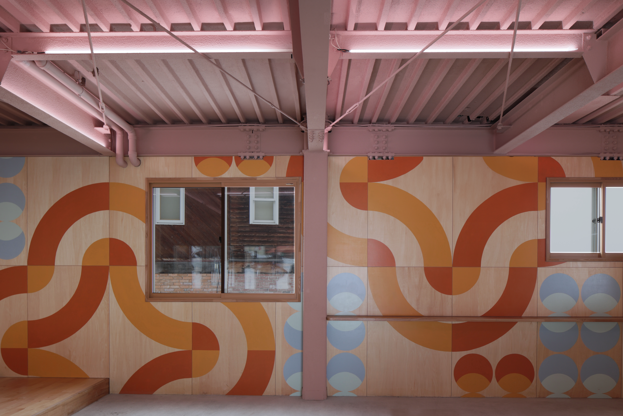 ハクバ・アプレ — バーと壁画