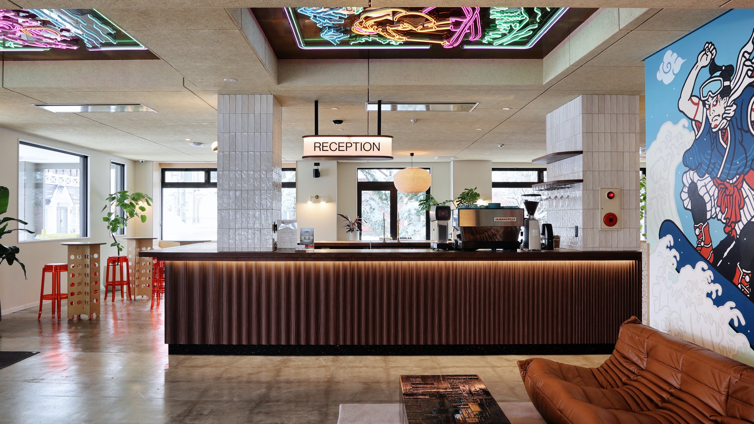 エヴォ・ホテル — バーとフロント