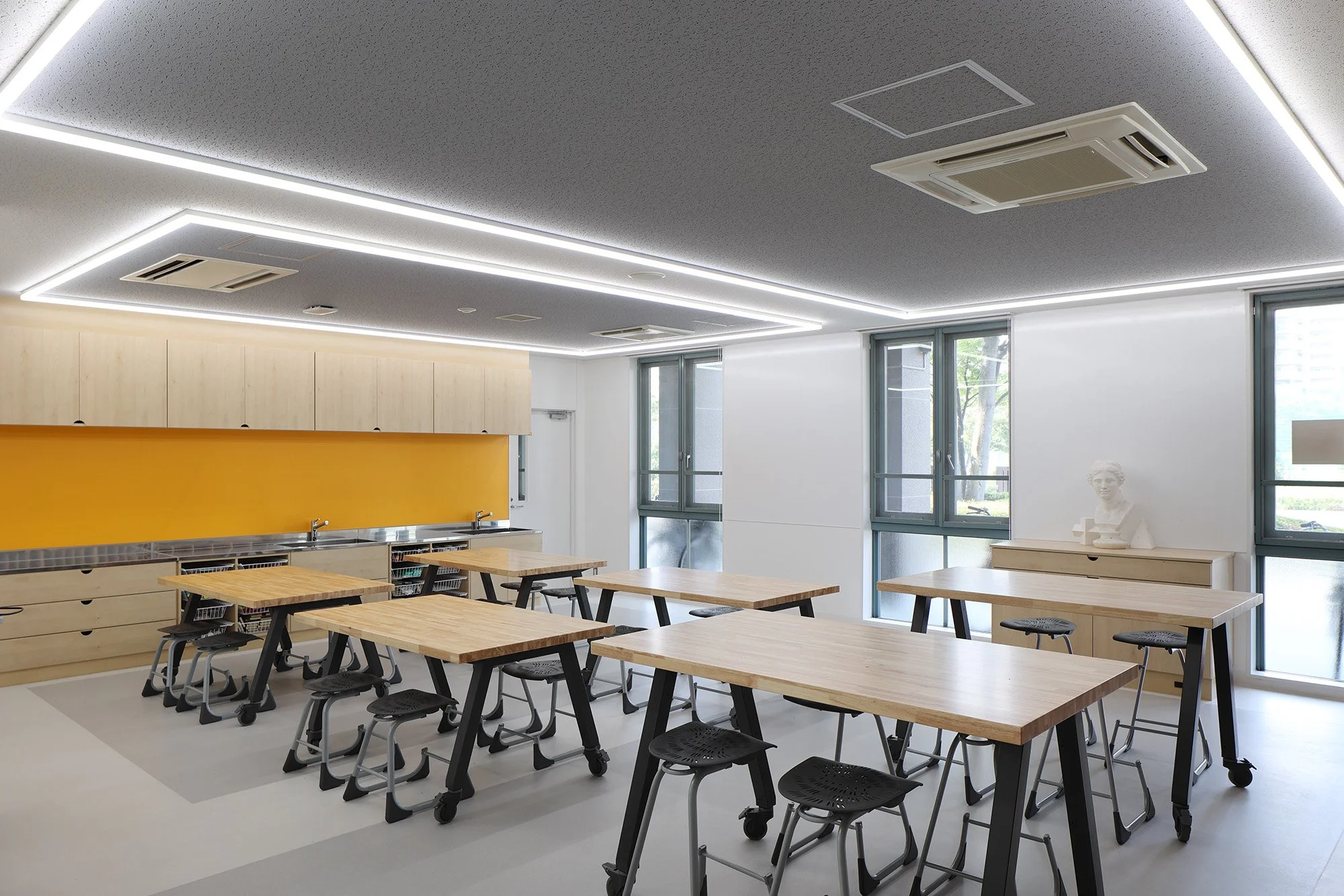 Canadian Academy — learning environment