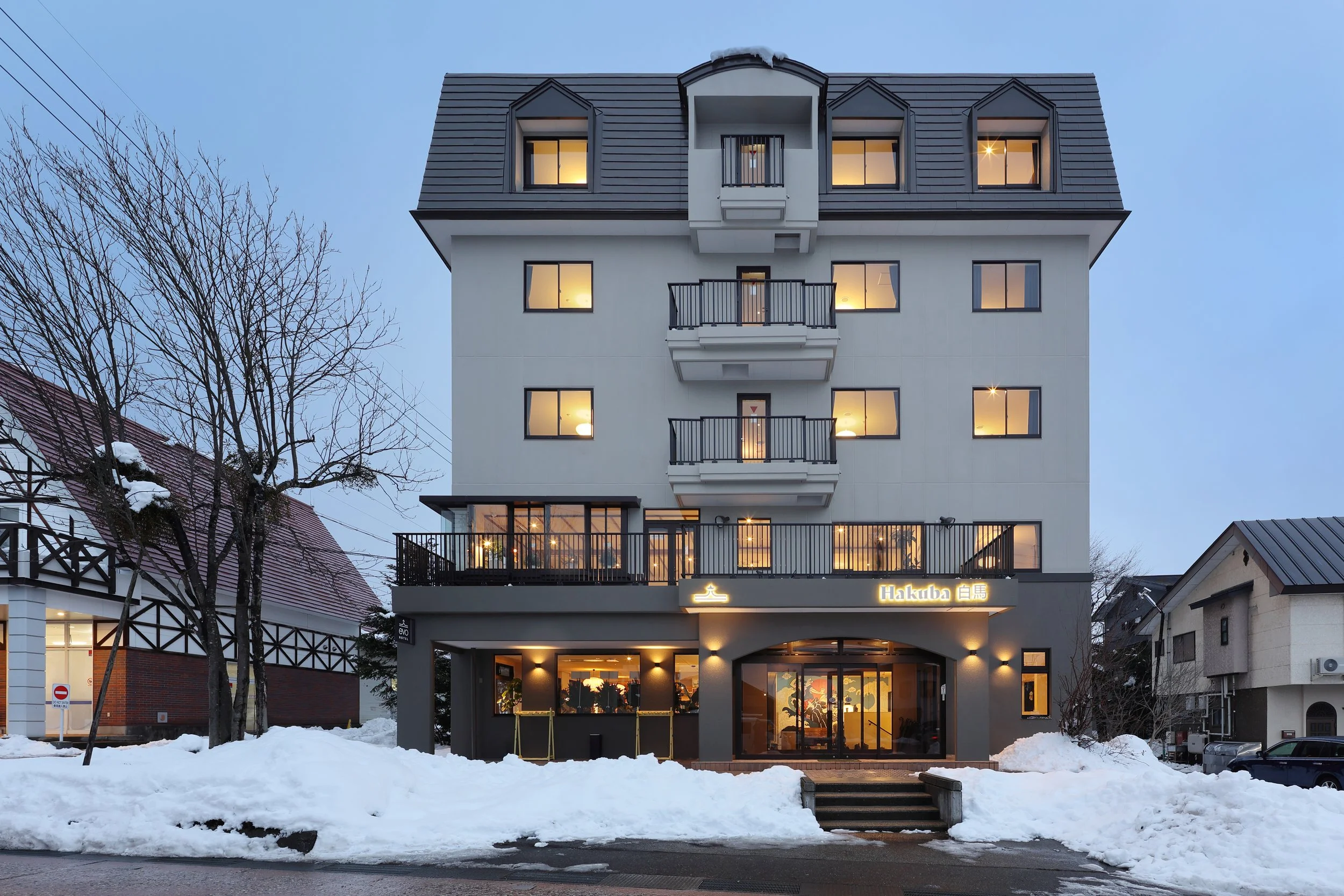 エヴォ・ホテル — 屋外看板