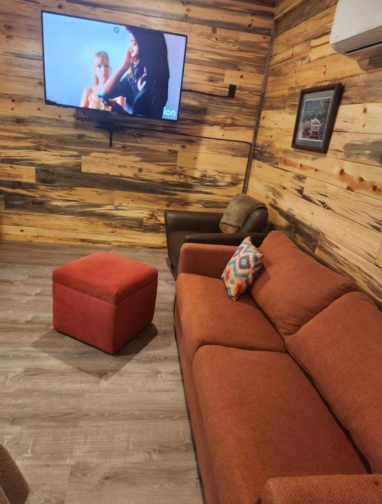 Cedar Post Lodge room with cedar wood walls