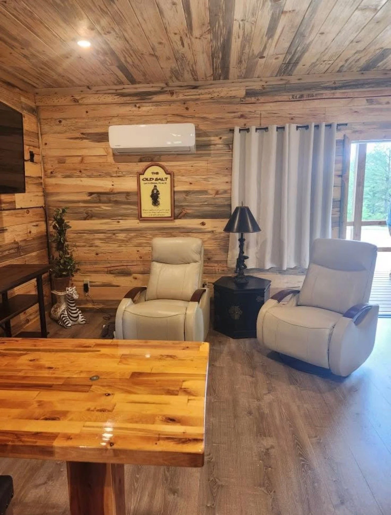 Cedar Post Lodge interior space