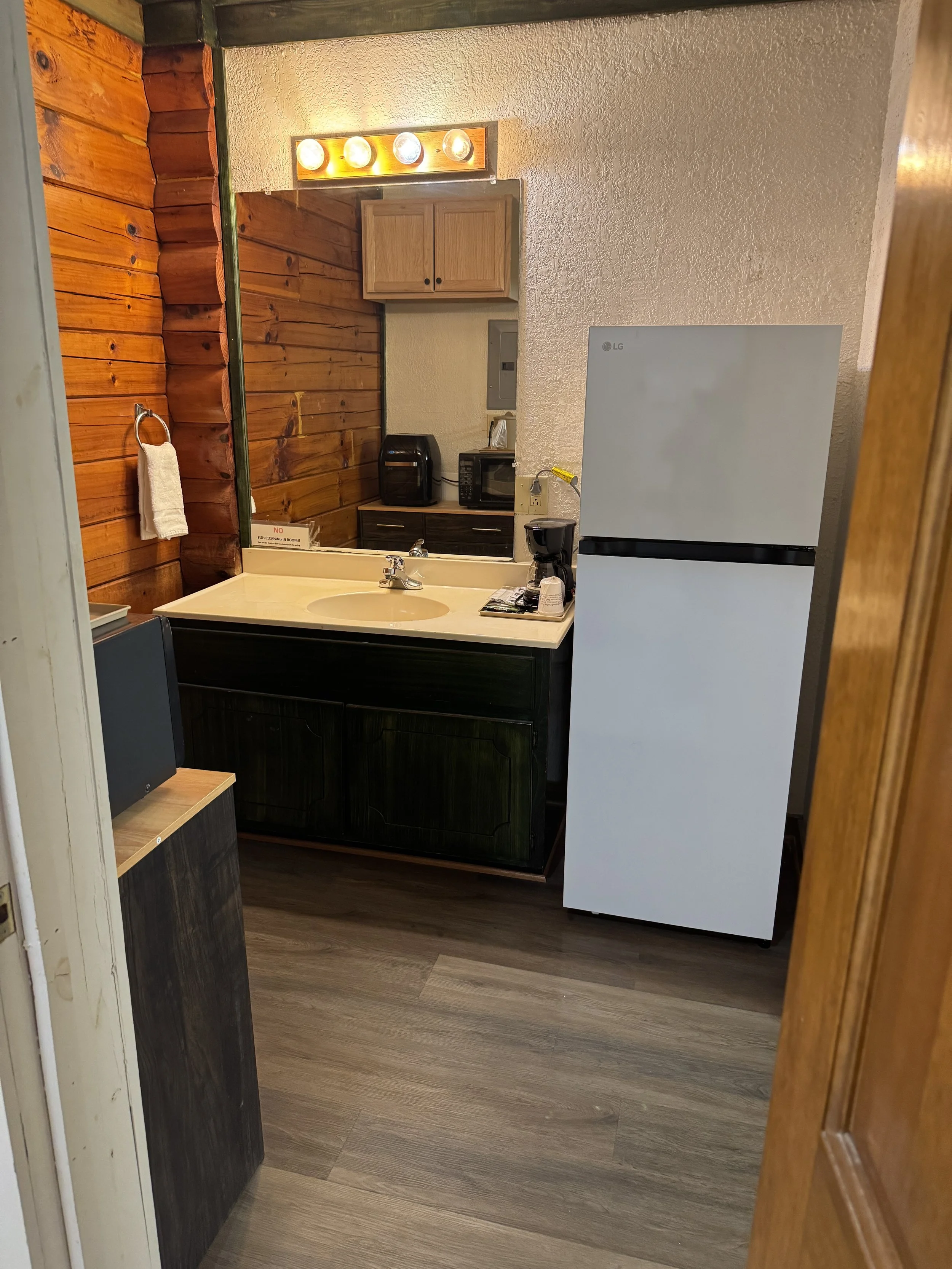 FishTale Lodge kitchen and bathroom area