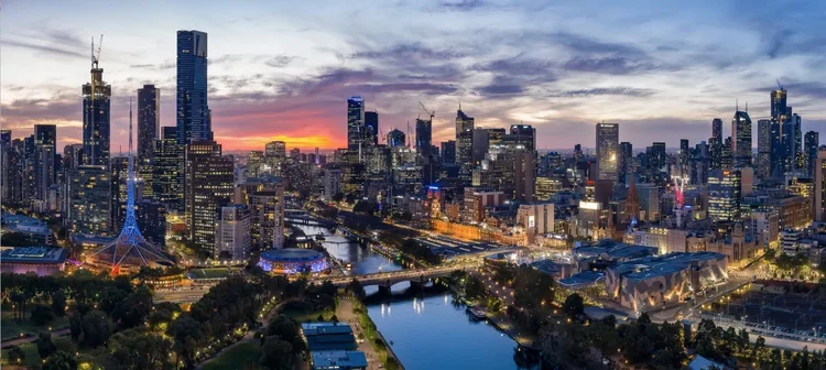 Melbourne city skyline and the Yarra River at dusk
